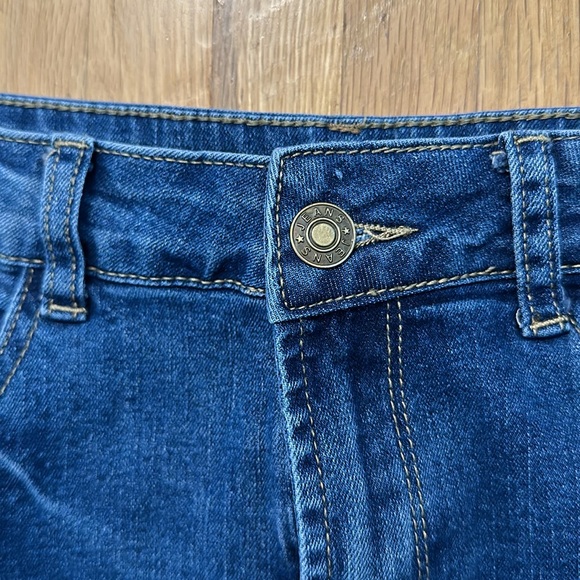 Women’s blue denim distressed jean shorts - Picture 4 of 16